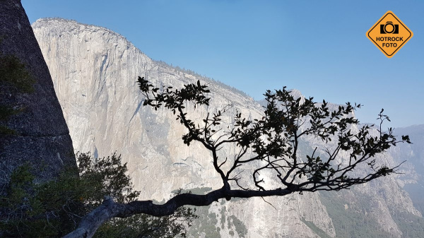 Je tu nádherné lezení, střídavě stěnou a střídavě trhlinami. Foto: HOTROCK.cz Je tu nádherné lezení, střídavě stěnou a střídavě trhlinami. Foto: HOTROCK.cz