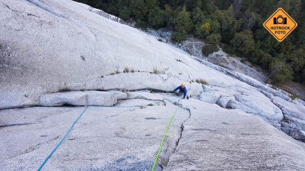 Cesta Goodrich Pinnacle na Glacier Point Apron. Foto: HOTROCK.cz Cesta Goodrich Pinnacle na Glacier Point Apron. Foto: HOTROCK.cz