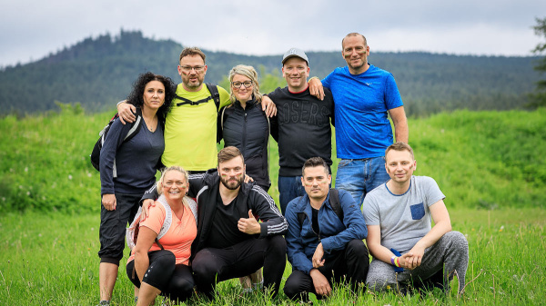 Skupinové foto týmu před začátkem boje o přežití. Skupinové foto týmu před začátkem boje o přežití.